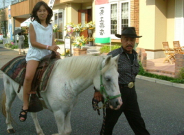 大きなポニー乗馬・ミニチュアホース乗馬